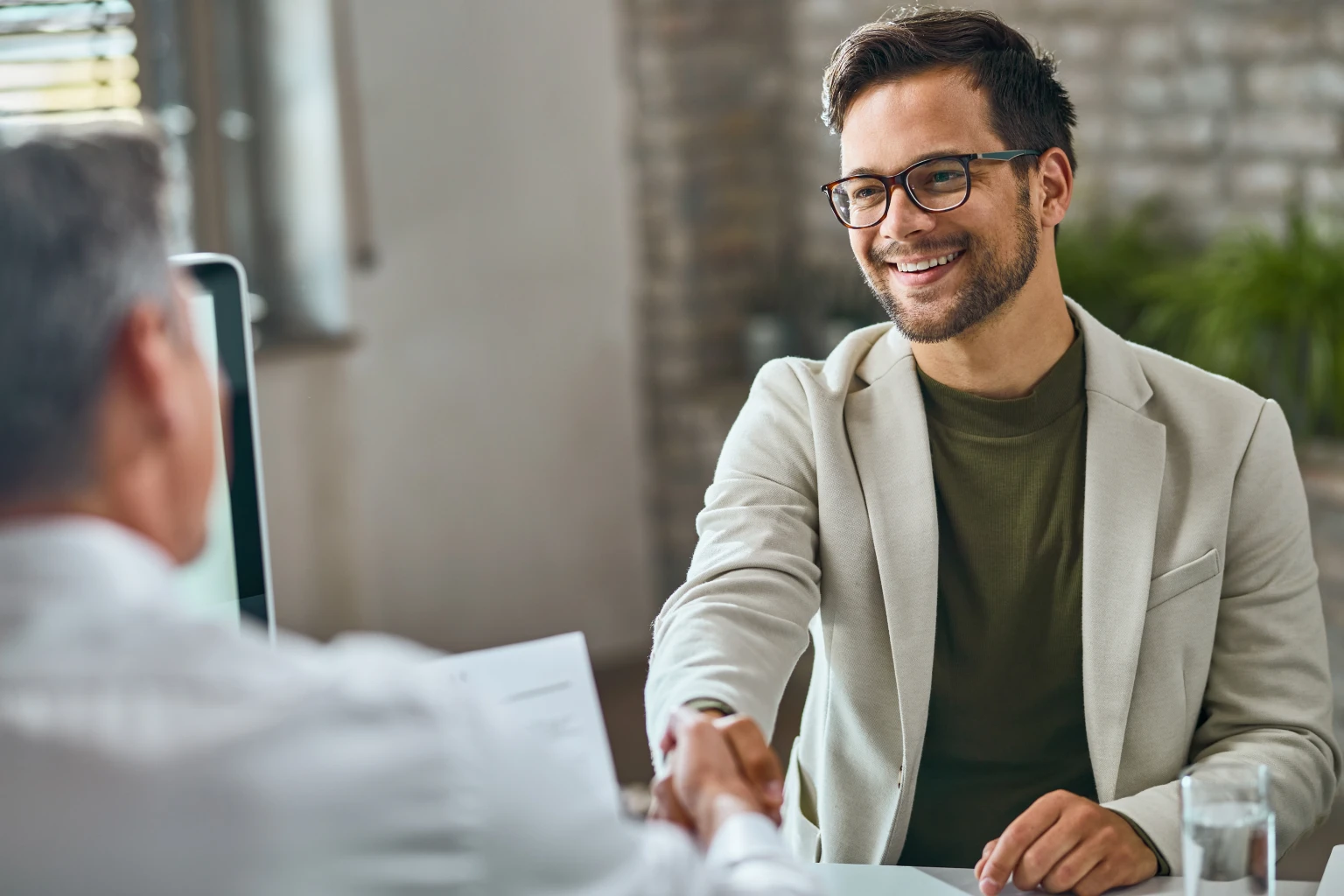 Como se preparar para uma entrevista de emprego em inglês: guia completo com perguntas, respostas e frases essenciais